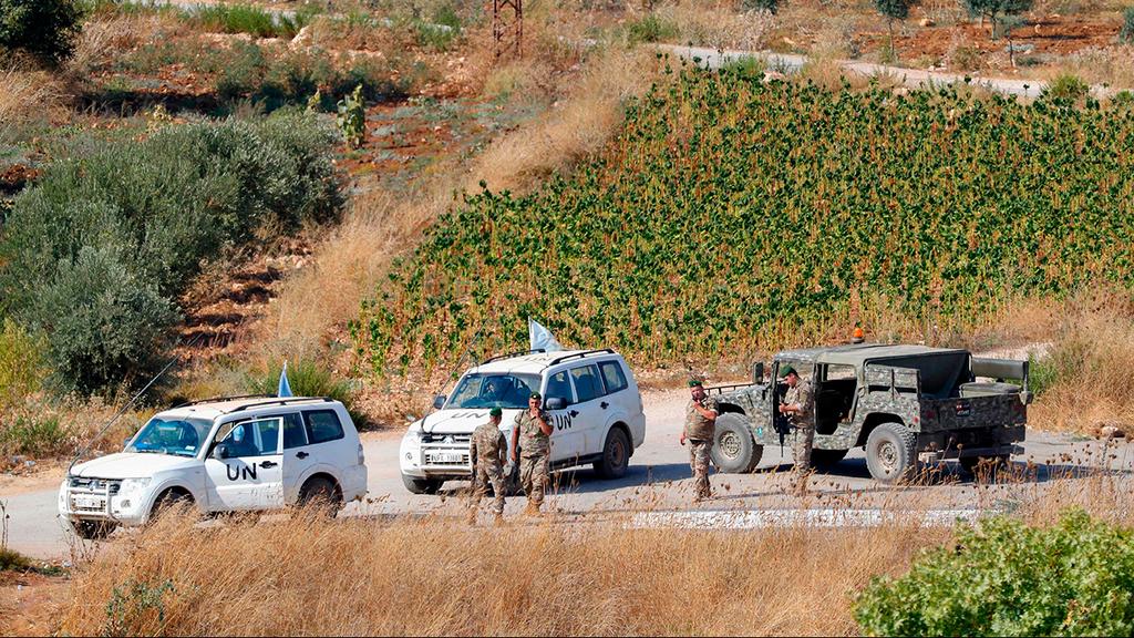 כוחות או"ם יוניפי"ל עם צבא לבנון ליד גבול ישראל
