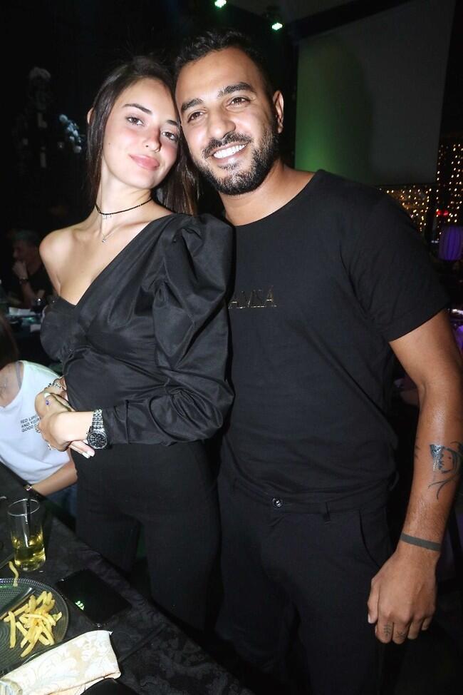 יפים בשחור. איתי לוי והחברה (צילום: אמיר מאירי) יפים בשחור. איתי לוי והחברה
