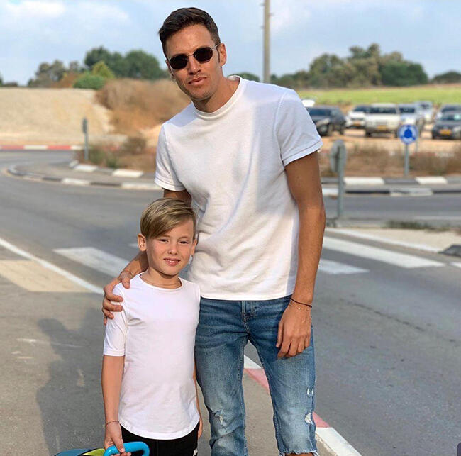 שלום כיתה א'. ינאי ורוי פרישר גוטמן (צילום: אינסטגרם) שלום כיתה א'. ינאי ורוי פרישר גוטמן