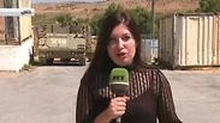 כתבת של RT בערבית מסתובבת ומצלמת בבסיס אביבים