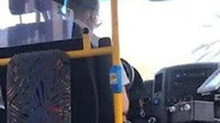 נהג אוטובוס של חברת מטרופולין מסמס בזמן הנהיגה