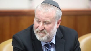 אביחי מנדלבליט 