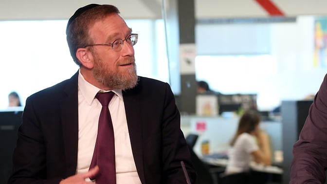 ניהל את הוועדה במקום גינזברג. פינדרוס (צילום: יריב כץ) ח"כ אלי אבידר וח"כ יצחק פינדרוס ב אולפן ynet
