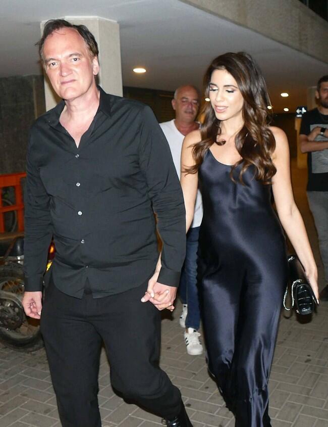 בטן הריונית מבצבצת