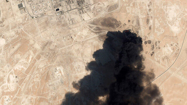 תיעוד לוויין תקיפה ב מתקן נפט באבקיק סעודיה