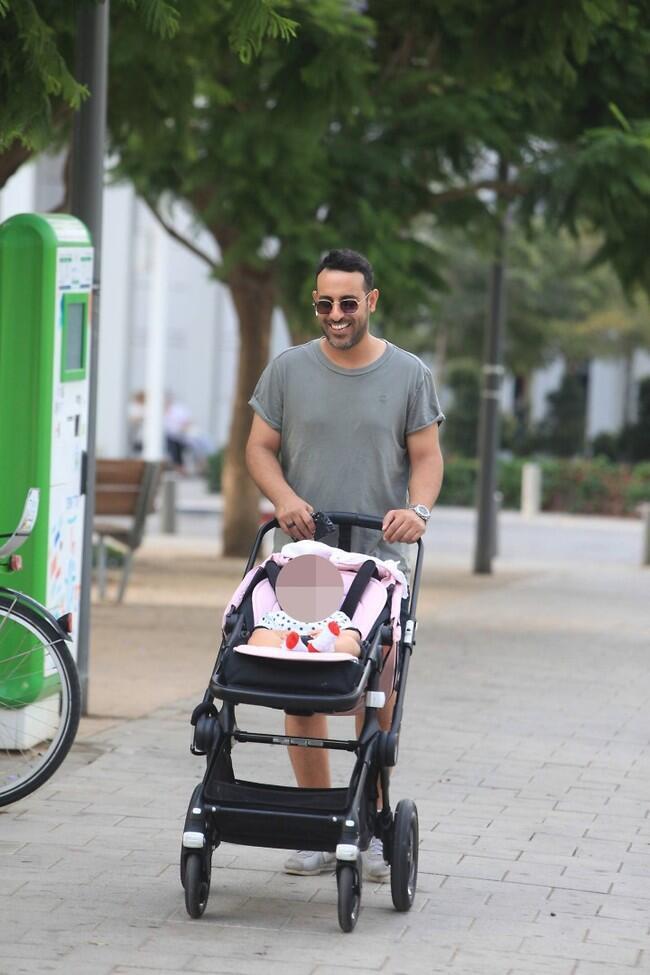 אבא גאה. דודו אהרון