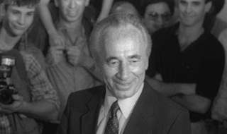 פוליטיקאים מצביעים בעבר