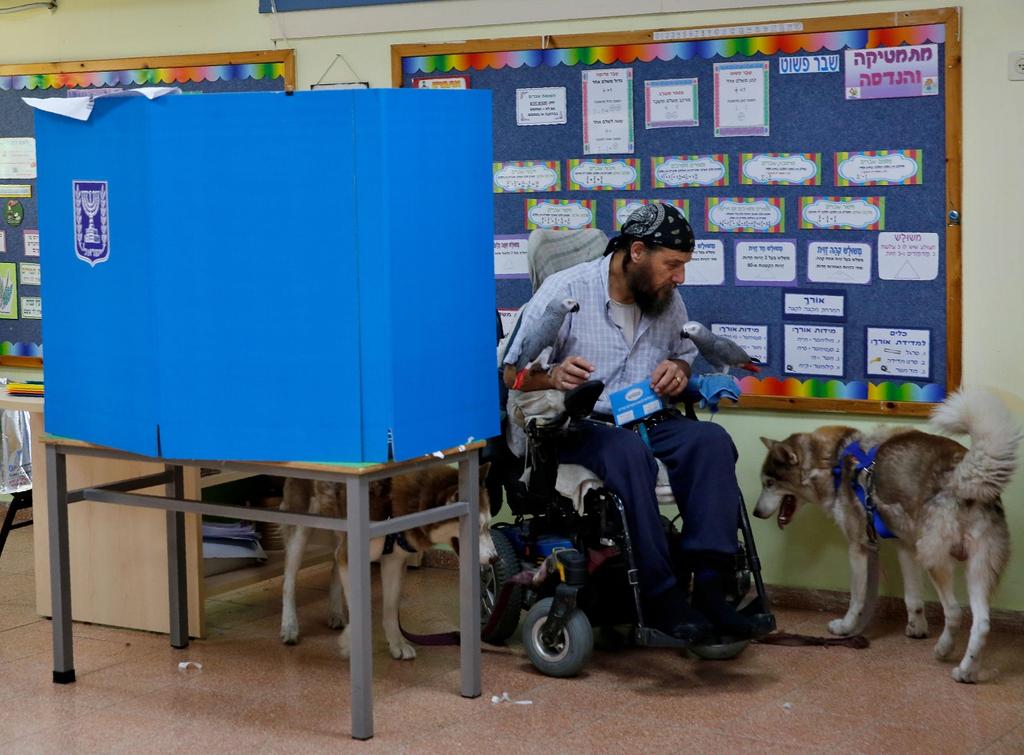 An Israeli man votes in the Sept. 2019 elections (Photo: AFP) An Israeli man votes in the Sept. 2019 elections