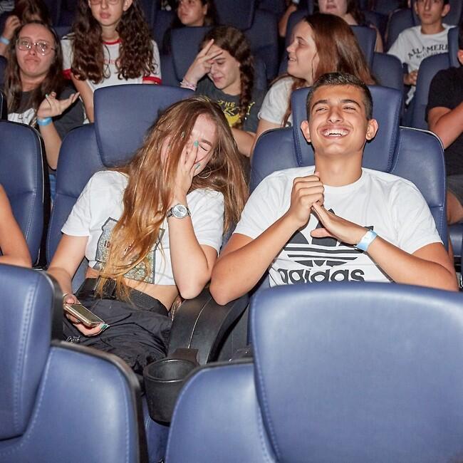 באמת היית נבוך מאיתנו? גולן ועוד ידידה בהשקת סדרת נוער