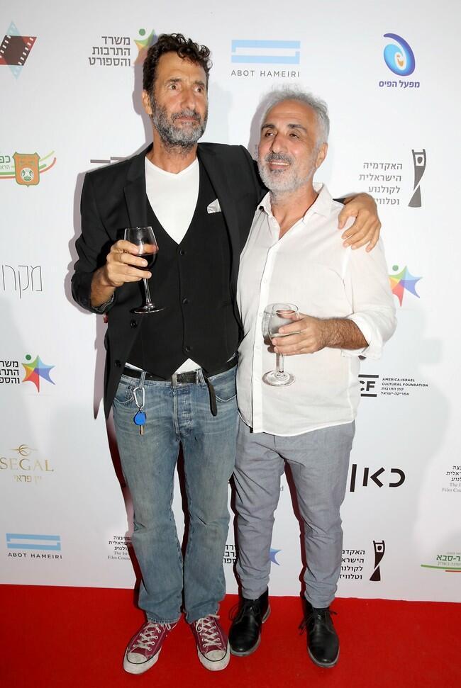 חזר הביתה עם פסלון. דובר קוסאשווילי, זוכה פרס שחקן המשנה, והבמאי גור בנטביץ' (צילום: איציק בירן) חזר הביתה עם פסלון. דובר קוסאשווילי, זוכה פרס שחקן המשנה, והבמאי גור בנטביץ'