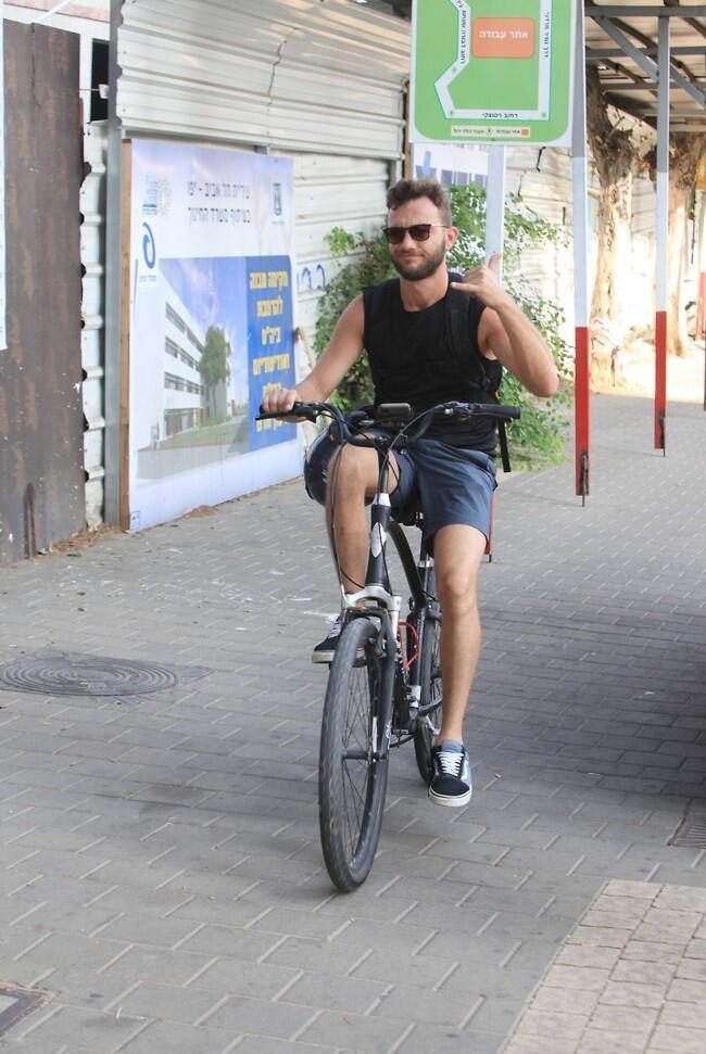 שעות שינה של אבא טרי. עוז זהבי