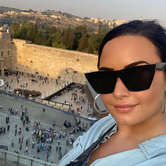 חייכי, אכלת אותה. דמי לובאטו בירושלים (צילום: אינסטגרם) חייכי, אכלת אותה. דמי לובאטו בירושלים