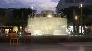 פסל "מים ואש" בכיכר דזינגוף נטול צבעיו הססגוניים לאחר השיפוץ