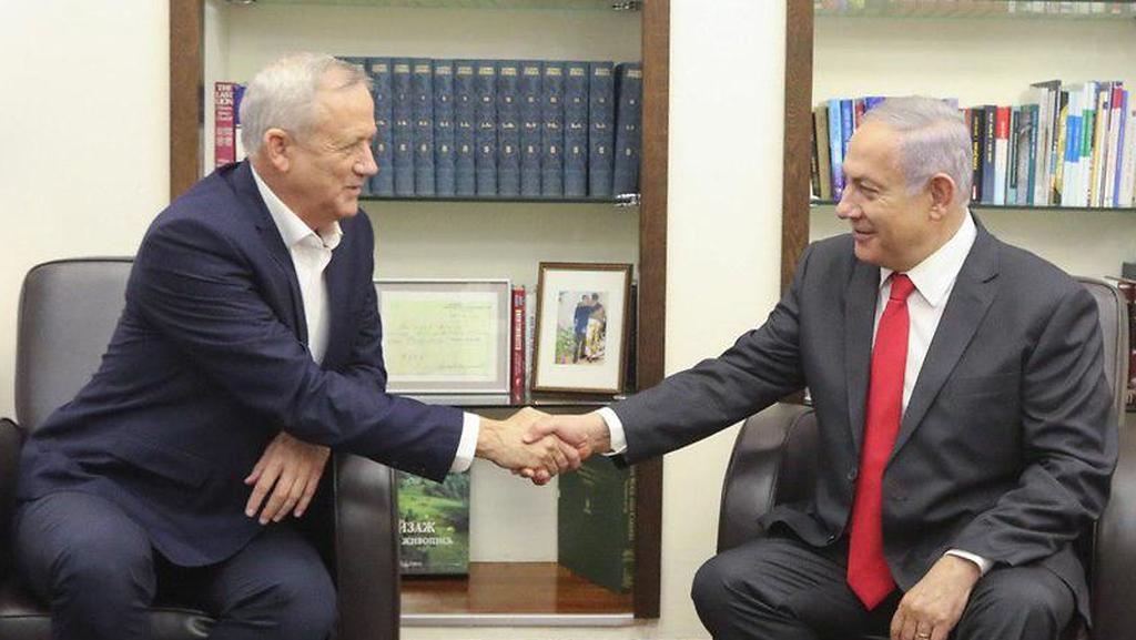Blue & White leader Benny Gantz and Prime Minister Benjamin Netanyahu (Photo: Elad Malka) Blue & White leader Benny Gantz and Prime Minister Benjamin Netanyahu