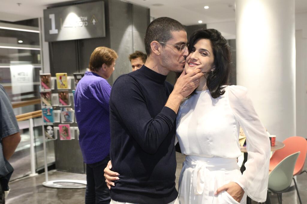 "הילדות שלי לא ילכו לצבא עד שכל האחראים למחדל הזה ישלמו". קותי סבג ומגי אזרזר (צילום: אסף לב) פרימיירה אפס ביחסי אנוש