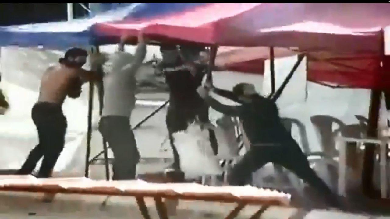Clashes between Hezbollah members and anti-government protesters in Beirut פעילי חיזבאללה הורסים אוהלים בביירות