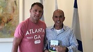 דריקס עם ד"ר אבי מויאל