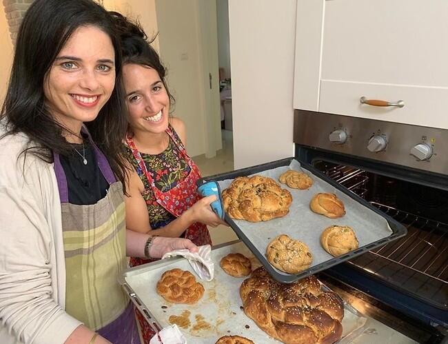 שעת אפייה (צילום: אינסטגרם) שעת אפייה
