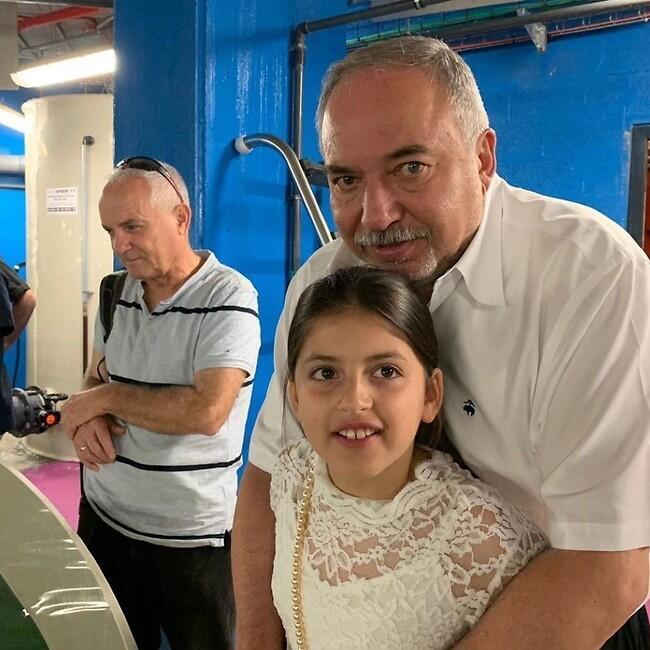 עכשיו הולכים לאכול פיש אנד צ'יפס (צילום: אינסטגרם) עכשיו הולכים לאכול פיש אנד צ'יפס