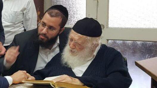  יונתן אוריך ועופר גולן בביקור אצל הרב קניבסקי 