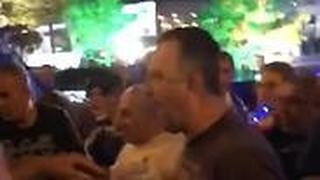 רמי ורד מותקף על ידי פעילי ליכוד בהפגנה נגד אביחי מנדלבליט בפתח תקווה