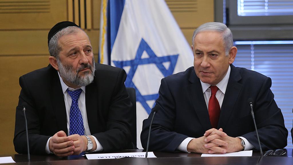 נתניהו ודרעי (צילום: אלכס קולומויסקי) ישיבת סיעות בלוק הימין