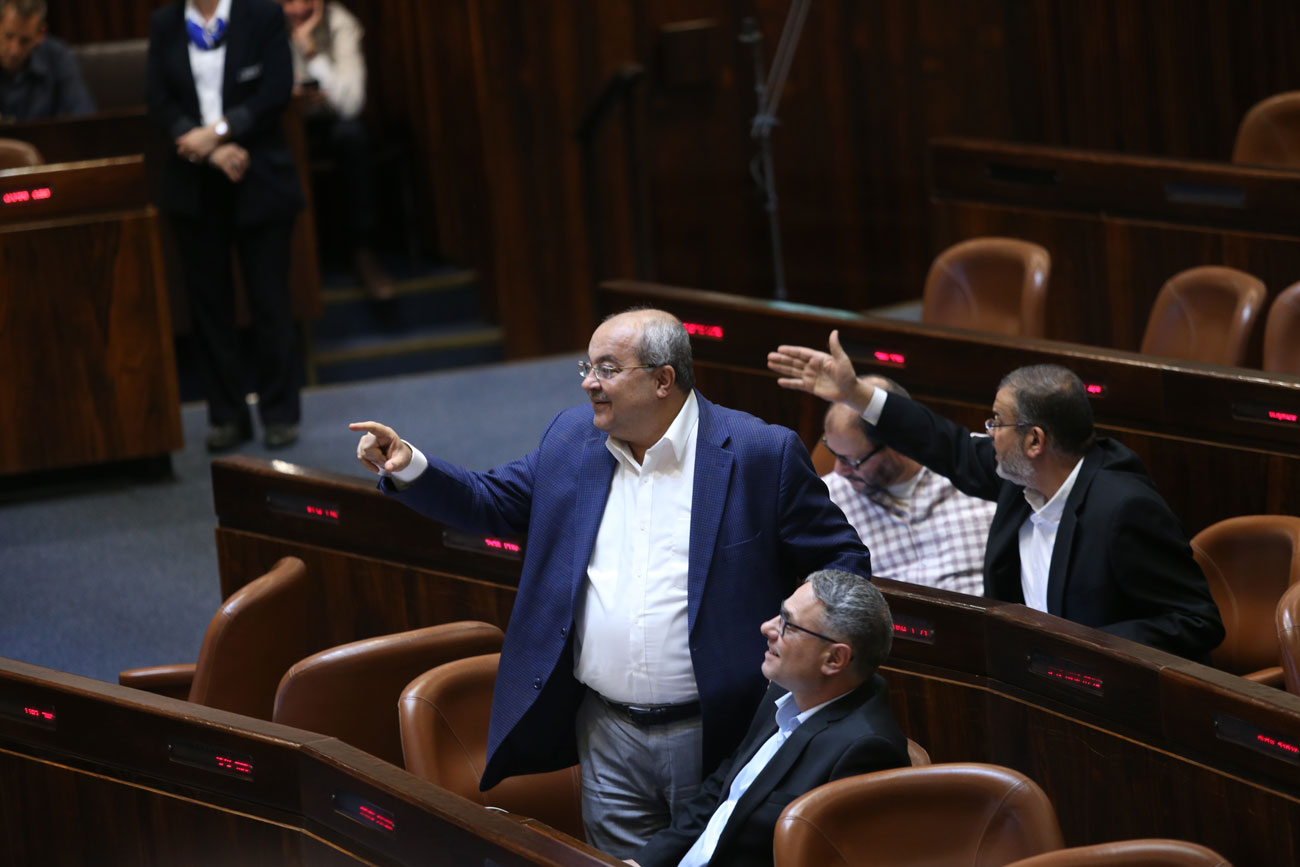 MK Ahmed Tibi in the Knesset (Photo: Alex Kolomoisky) אחמד טיבי במליאת הכנסת