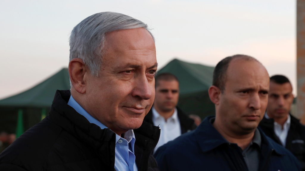 בנט ונתניהו. "צריך להחליף את הממשלה" (צילום: רויטרס) נפתלי בנט ובנימין נתניהו