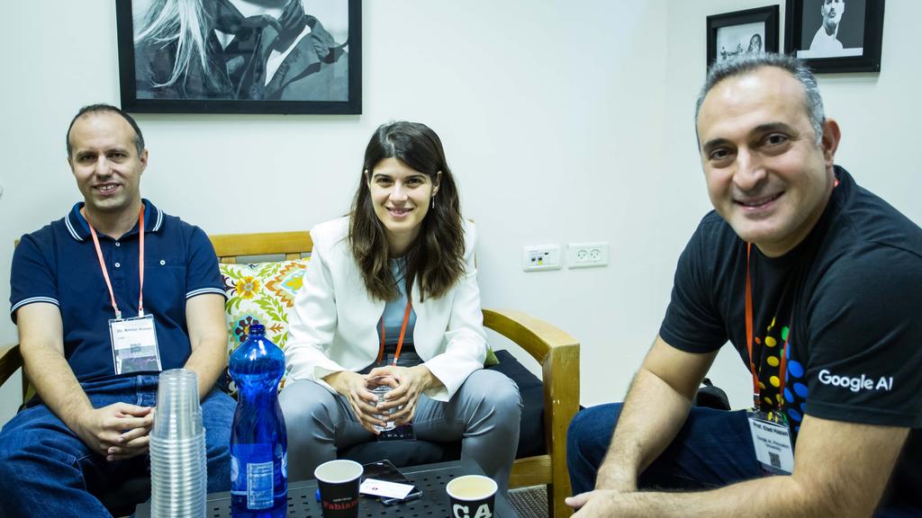 שיחה על בינה מלאכותית (צילום: דרור סיתהכל) שיחה על בינה מלאכותית