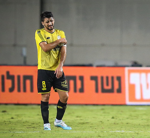 השחקנים מוכנים להסתכן. אלמוג כהן (צילום: עוז מועלם) אלמוג כהן ותמיר עדי מאוכזבים