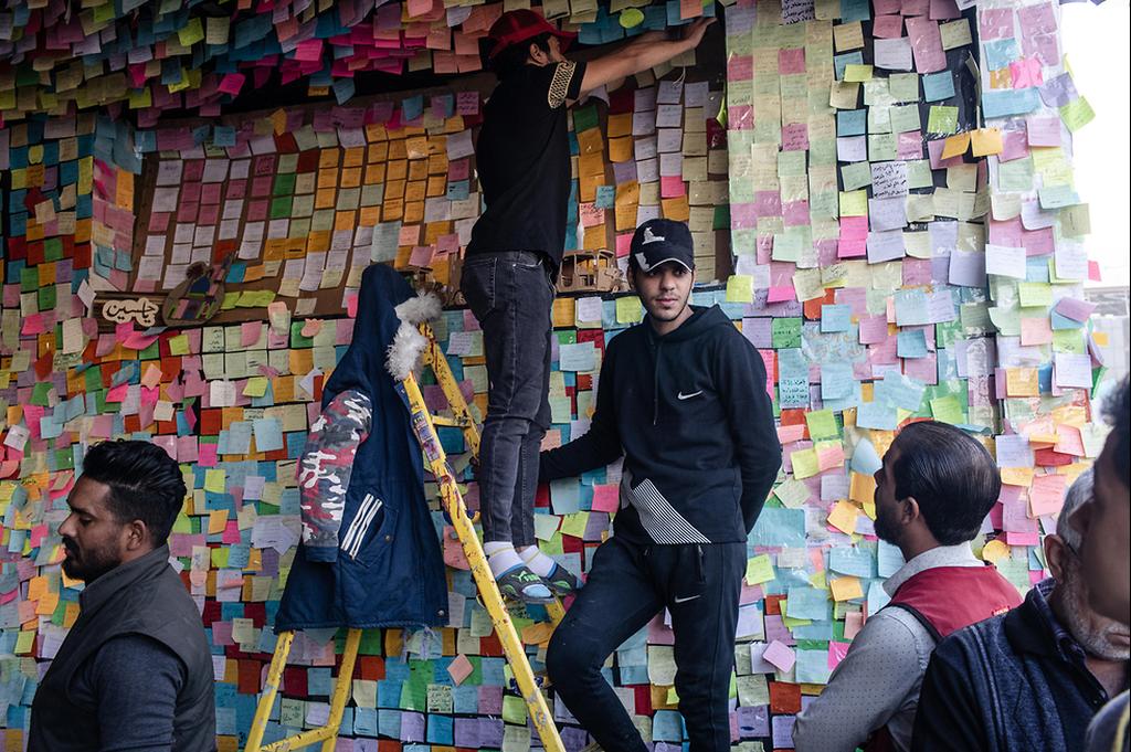 The Wall of Wishes (Photo: Getty Images) קיר ה משאלות פתקים עיראק בגדד