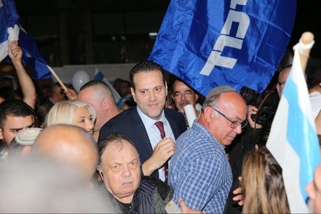 מיקי זוהר בהפגנת תמיכה בעד בנימין נתניהו 