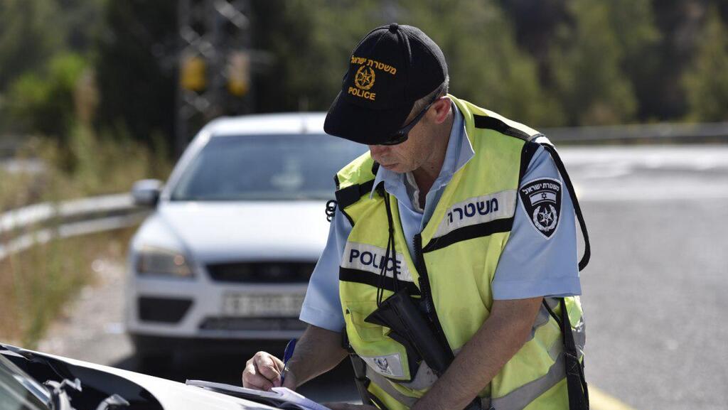 במשטרה נערכים באופן מקיף למבצע בדיקת שכרות. אילוסטרציה (צילום: דוברות המשטרה) אילוס אילוסטרציה חלוקת דוחות דו"ח משטרה משטרת תנועה