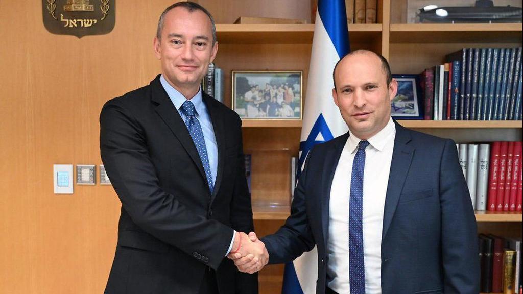 ניקולאי מלדנוב ו שר הביטחון נפתלי בנט  