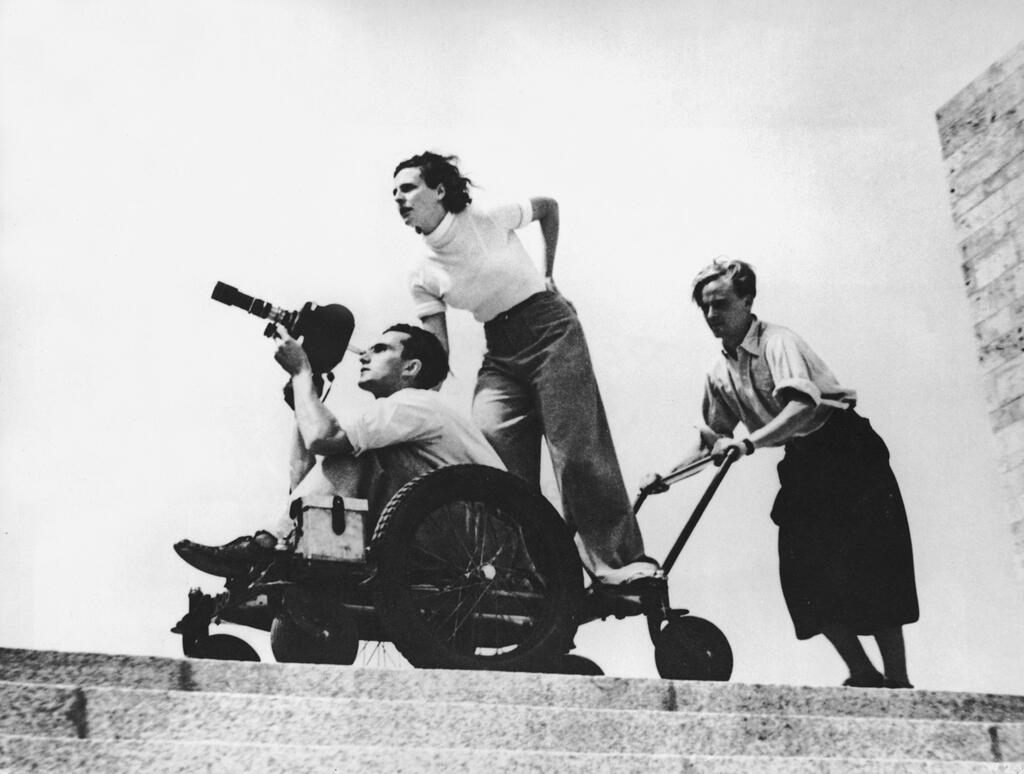 Riefenstahl in action (Photo: gettyimages) לני ריפנשטאהל
