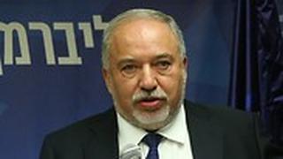 אביגדור ליברמן בפתח ישיבת הסיעה של ישראל ביתנו
