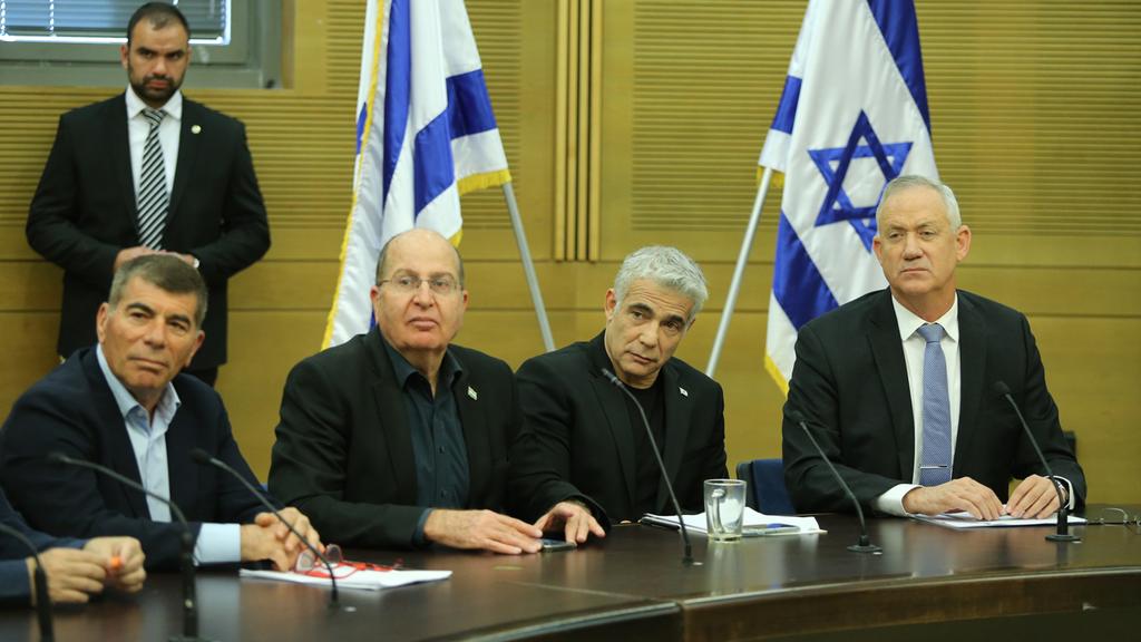 ישיבת סיעה של כחול לבן