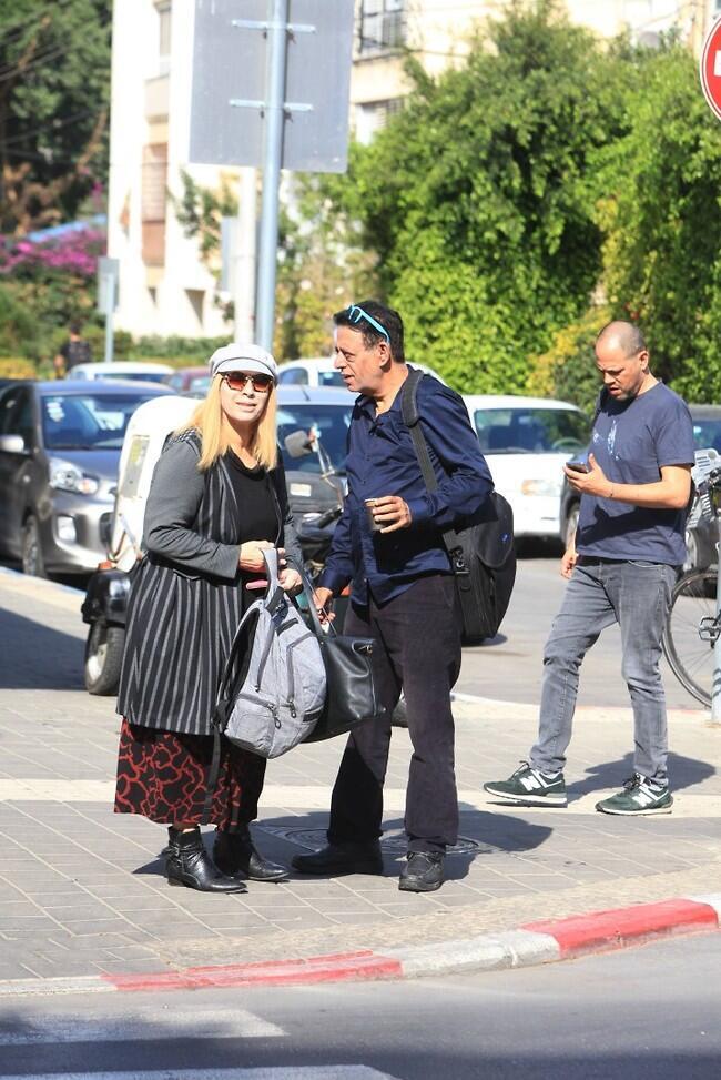 "אולי תרד מאיתנו? אנחנו ברגע אינטימי"