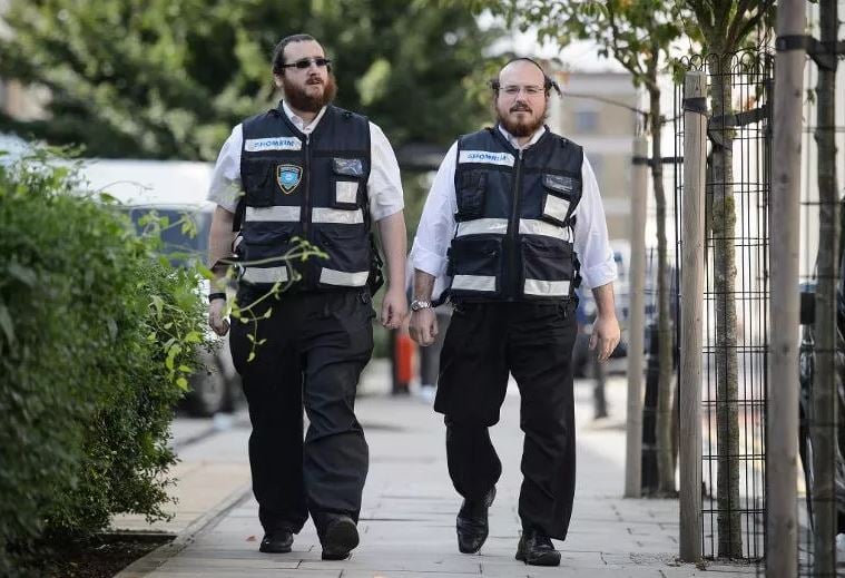 Members of the Jewish 'Shomrim' security patrol team in north London (Photo: AFP/Archive) Members of the Jewish 'Shomrim' security patrol team in north London