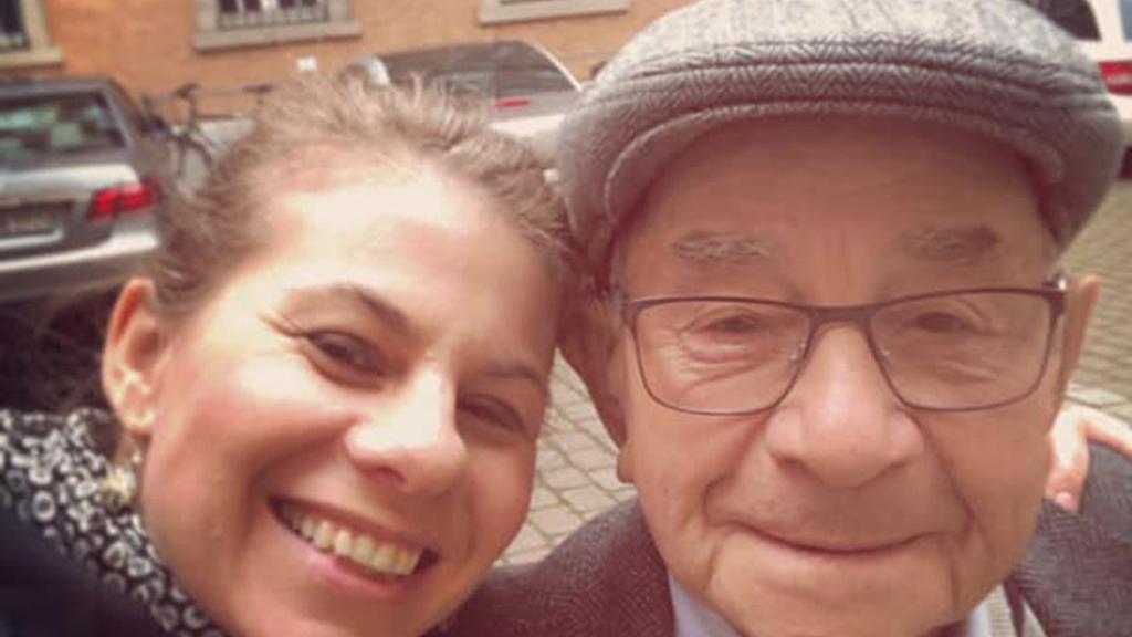 Dana Carmiel and her grandfather Abraham Korisky (Photo: Screenshot ) Dana Carmiel and her grandfather Abraham Korisky
