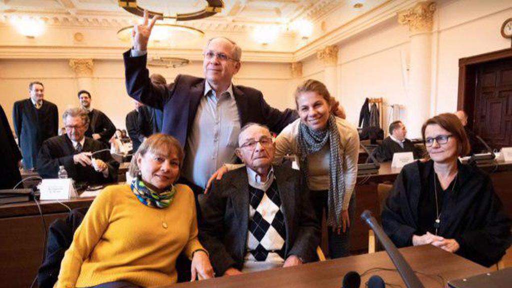 Abraham Korisky and his family at the trial (Photo: Die Welt) ניצול השואה בן ה 91 מישראל העיד נגד הנאצי שמואשם בסיוע לרצח 5239 אסירים במחנה הריכוז שטוטהוף