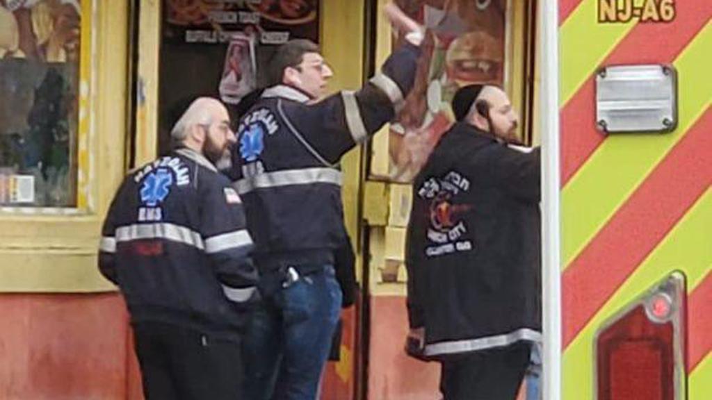 The scene of the shooting in Jersey City ירי ברחוב מרטין לוטר קינג' בניו גרזי