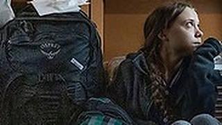 גרטה טונברג אקלים איכות סביבה עימות עם חברת הרכבות הגרמנית יושבת על הרצפה