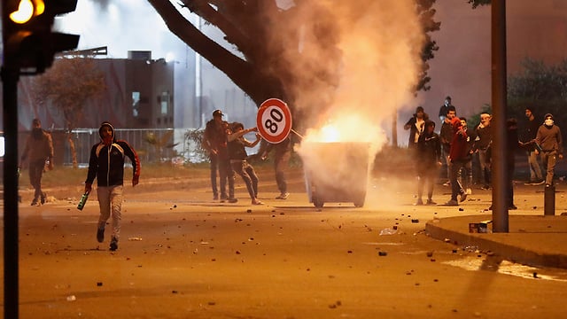 Riots in Beirut (Photo: Associated Press) Riots in Beirut