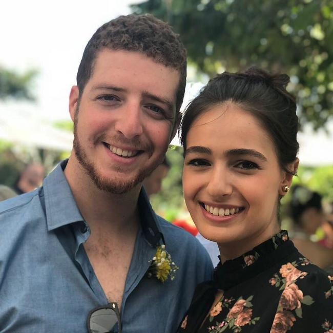 מברוק על האירוסים! לוסי איוב ואיתי בר (צילום מסך: אינסטגרם) מברוק על האירוסים! לוסי איוב ואיתי בר