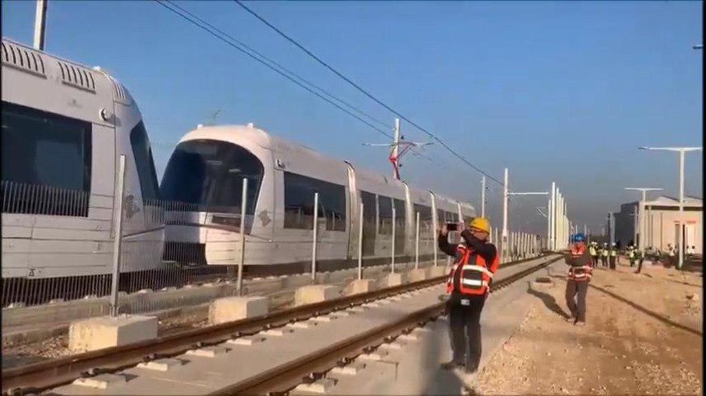 נסיעת מבחן של הרכבת הקלה. 13 חודשים לאישורים ובחינות (צילום: נת"ע ) נסיעת מבחן של הרכבת הקלה בפתח תקווה