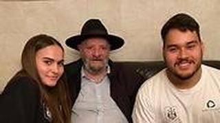 חג החנוכה חנוכה התנדבות עם קשישים אליהו שטרית 