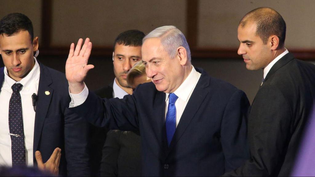 Prime Minister Netanyahu greets voters after Likud's primary race (Photo: Motti Kimchi) הדלקת נר שמיני של חנוכה עם בנימין נתניהו שרים ו חברי כנסת ליכוד ב דן פנורמה בת"א