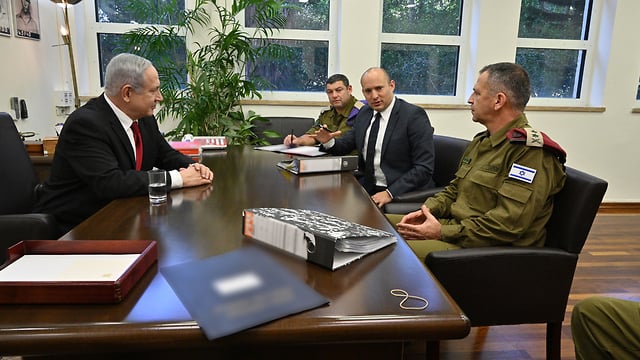 PM Netanyahu, General Chief of Staff Aviv Kochavi, and Minister of Defense Naftali Bennett during a meeting in December of 2019 (Photo: Ariel Harmon, Ministry of defense) PM Netanyahu, General Chief of Staff Aviv Kochavi, and Minister of Defense Naftali Bennett