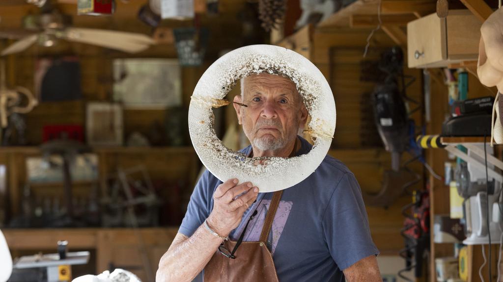 Sculptor Reuven Hasak peers out of a piece of styrofoam in his Tel Aviv studio (Photo: Tomer Shalom) Sculptor Reuven Hasak peers out of a piece of styrofoam in his Tel Aviv studio